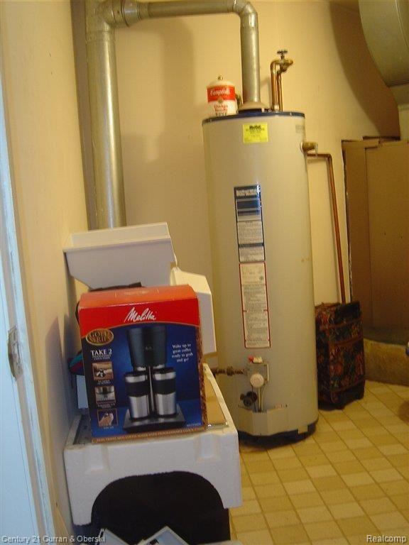 4682 East 10 Mile Road, Unit 12 Warren, MI 48091 - Photo 3 of 16 PRIVATE UTILITY/STORAGE IN UNIT