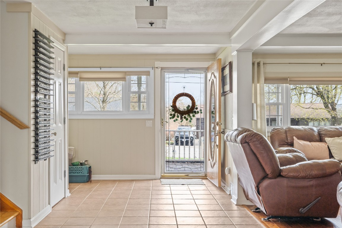 119 Pine Knoll Road Endicott, NY 13760 - Photo 3 of 38