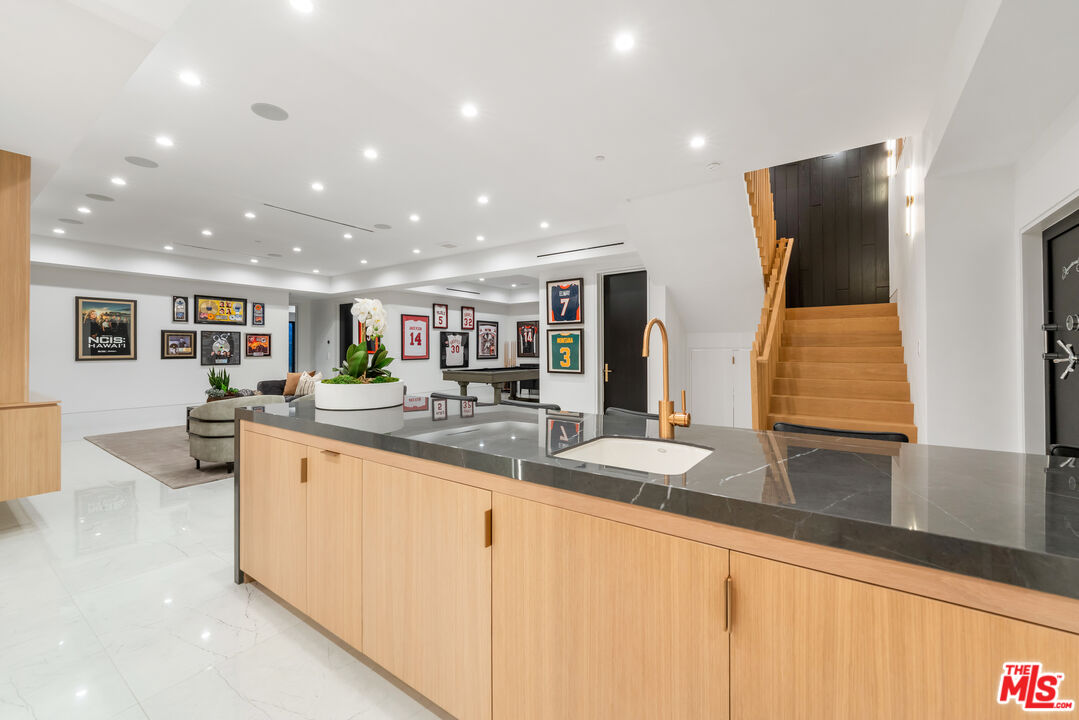 17228 Otsego Street Encino, CA 91316 - Photo 11 of 39