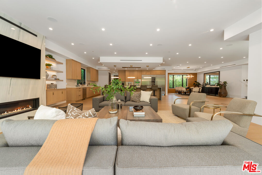 17228 Otsego Street Encino, CA 91316 - Photo 14 of 39