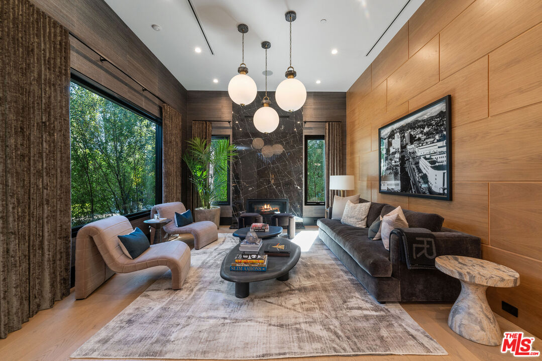 17228 Otsego Street Encino, CA 91316 - Photo 4 of 39