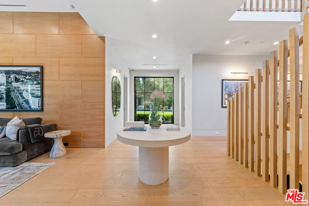 17228 Otsego Street Encino, CA 91316 - Photo 5 of 39