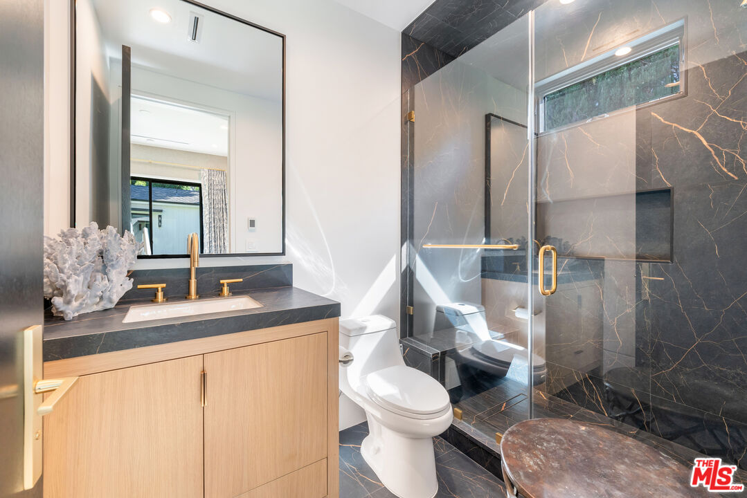 17228 Otsego Street Encino, CA 91316 - Photo 8 of 39