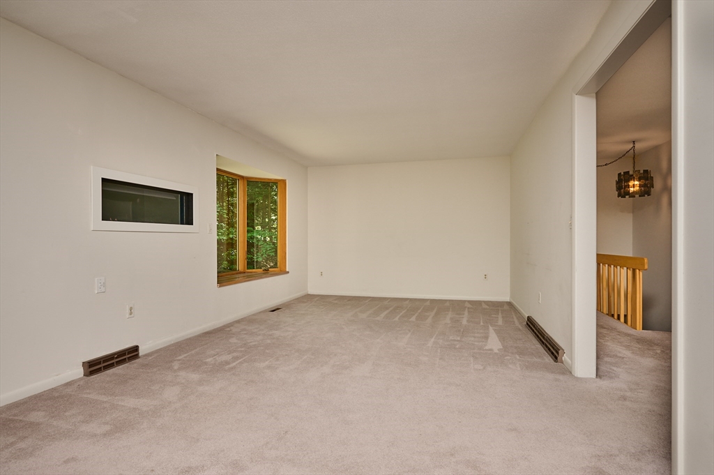 15 Red Fox Lane Amherst, MA 01002 - Photo 6 of 38