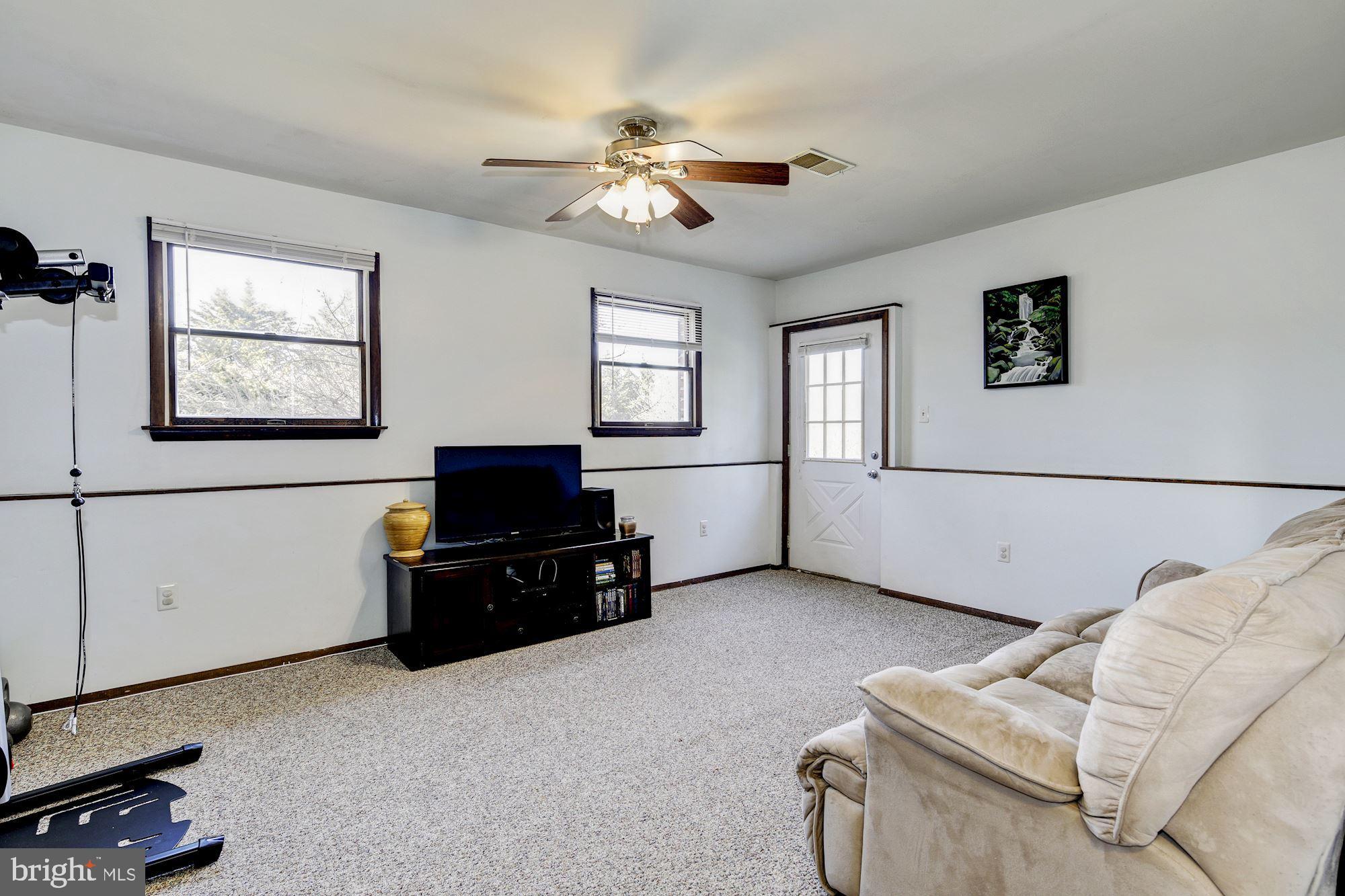 3461 Augusta Road Manchester, MD 21102 - Photo 18 of 28 Family Room