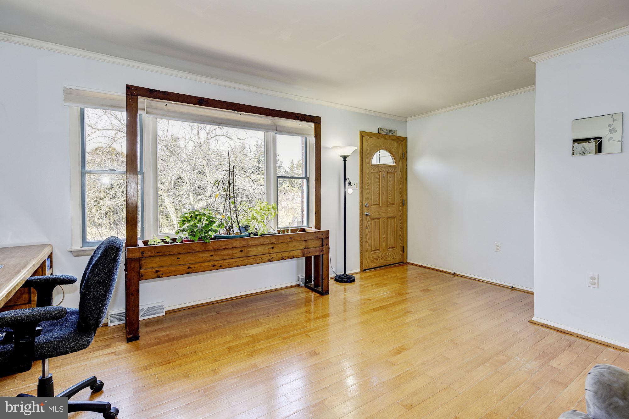 3461 Augusta Road Manchester, MD 21102 - Photo 4 of 28 Living Room