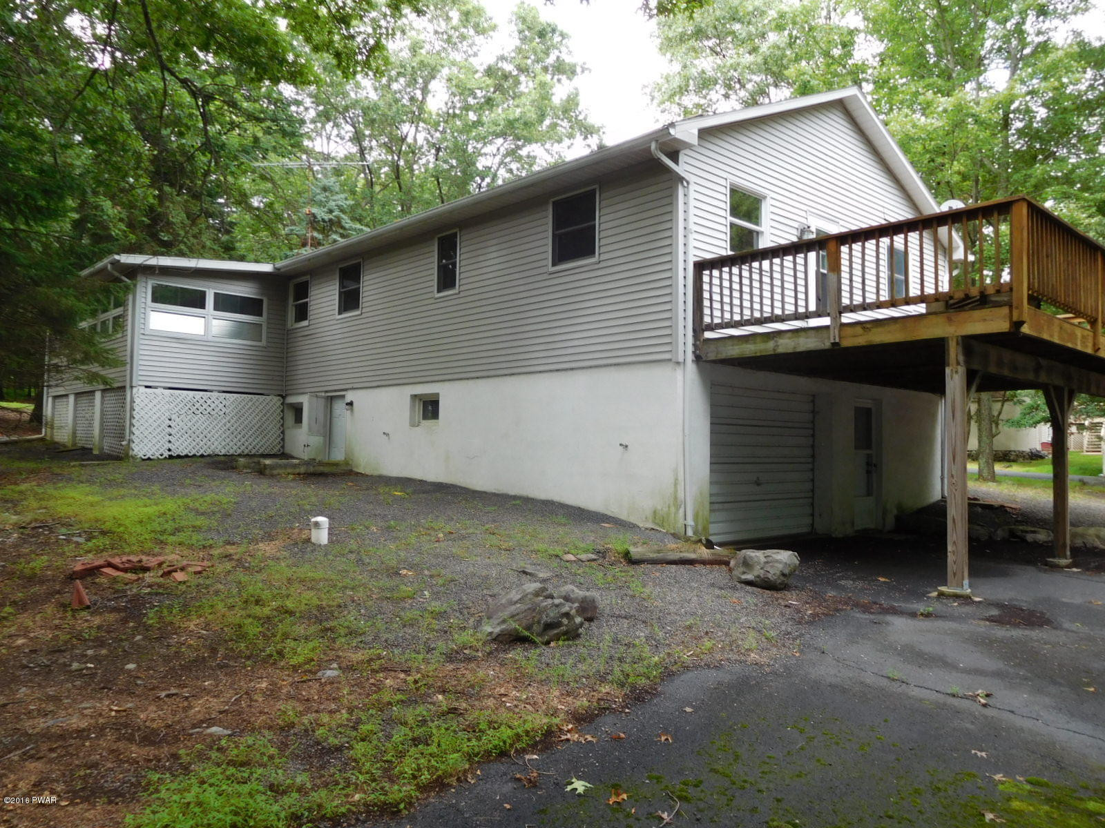1425 Pine Ridge Bushkill, PA 18324 - Photo 4 of 25