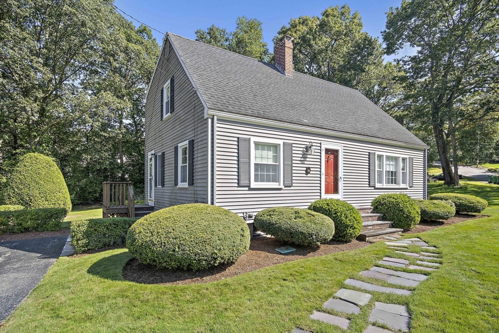 4 Hiawatha Road Woburn, MA 01801 - Photo 3 of 35 Gallery Image 3