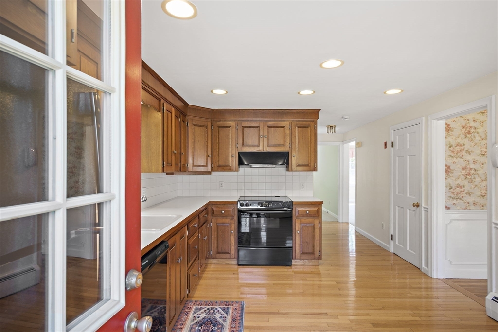 4 Hiawatha Road Woburn, MA 01801 - Photo 8 of 35 Gallery Image 8