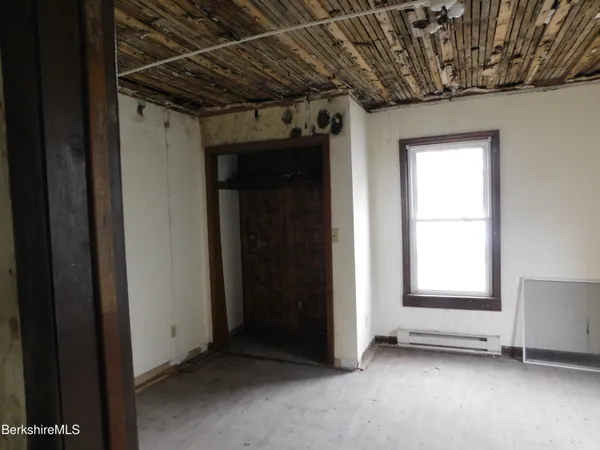 $129,900 | 30 Lenox Avenue, Pittsfield, MA 01201