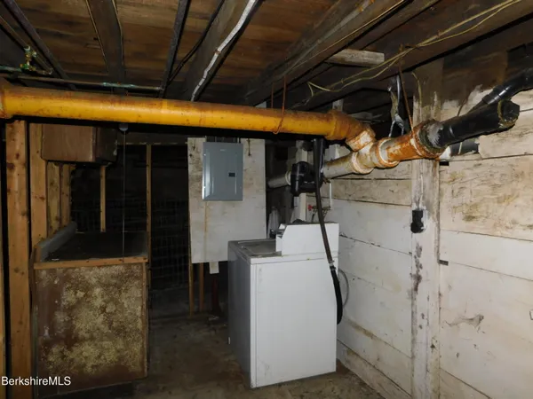 $129,900 | 30 Lenox Avenue, Pittsfield, MA 01201