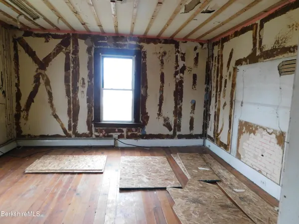 $129,900 | 30 Lenox Avenue, Pittsfield, MA 01201