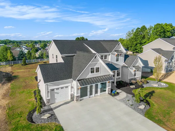 $889,900 | 1760 Julienne Court, Byron Center, MI 49315