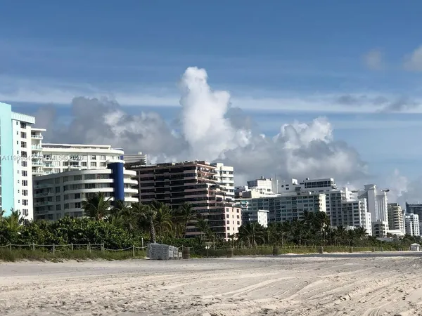 $3,000 | 5005 Collins Avenue, Unit 1404, Miami Beach, FL 33140