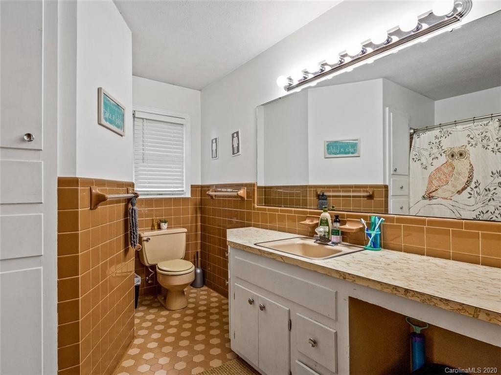 401 Asbury Road Candler, NC 28715 - Photo 11 of 23 Gallery Image 11