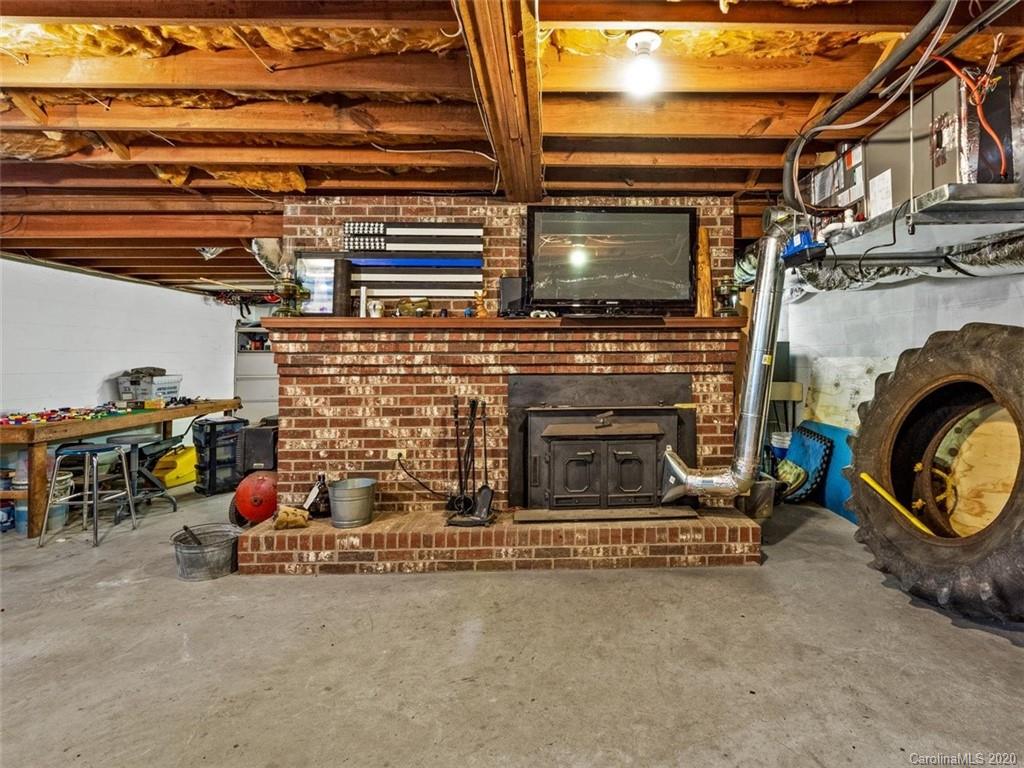 401 Asbury Road Candler, NC 28715 - Photo 19 of 23 Gallery Image 19