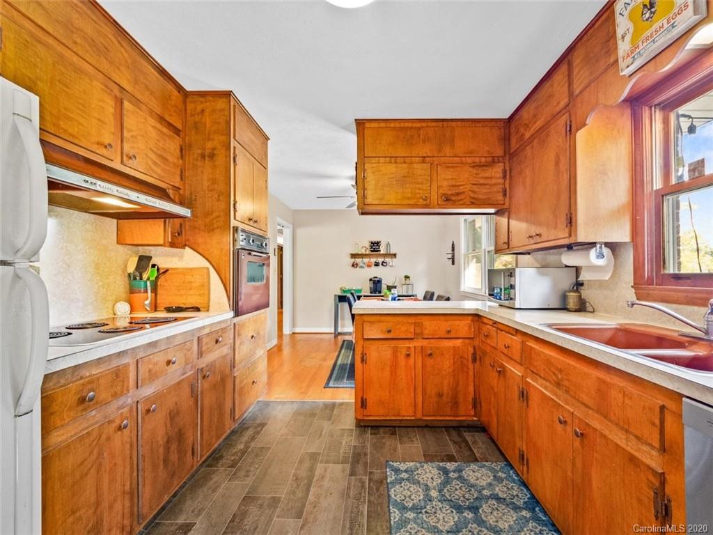 401 Asbury Road Candler, NC 28715 - Photo 6 of 23 Gallery Image 6