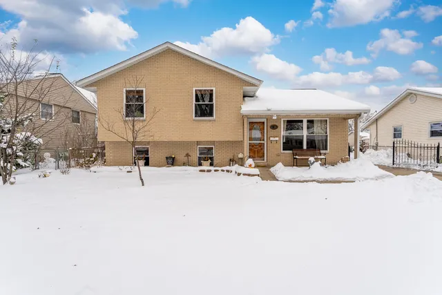 $330,000 | 38 West Altgeld Avenue, Glendale Heights, IL 60139