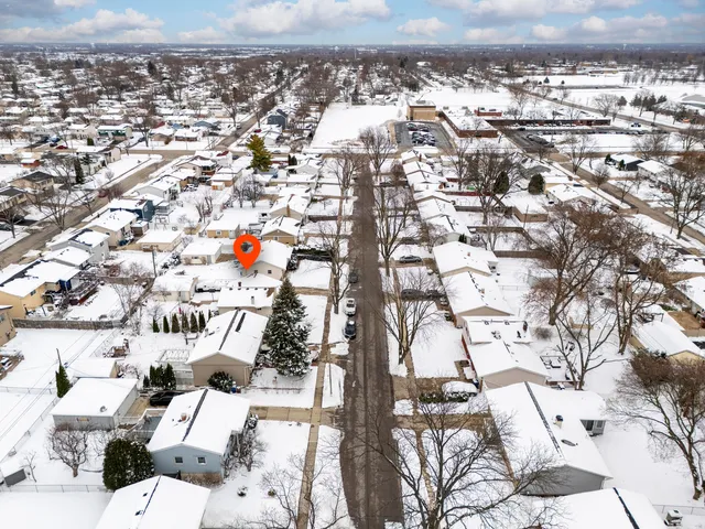 $330,000 | 38 West Altgeld Avenue, Glendale Heights, IL 60139