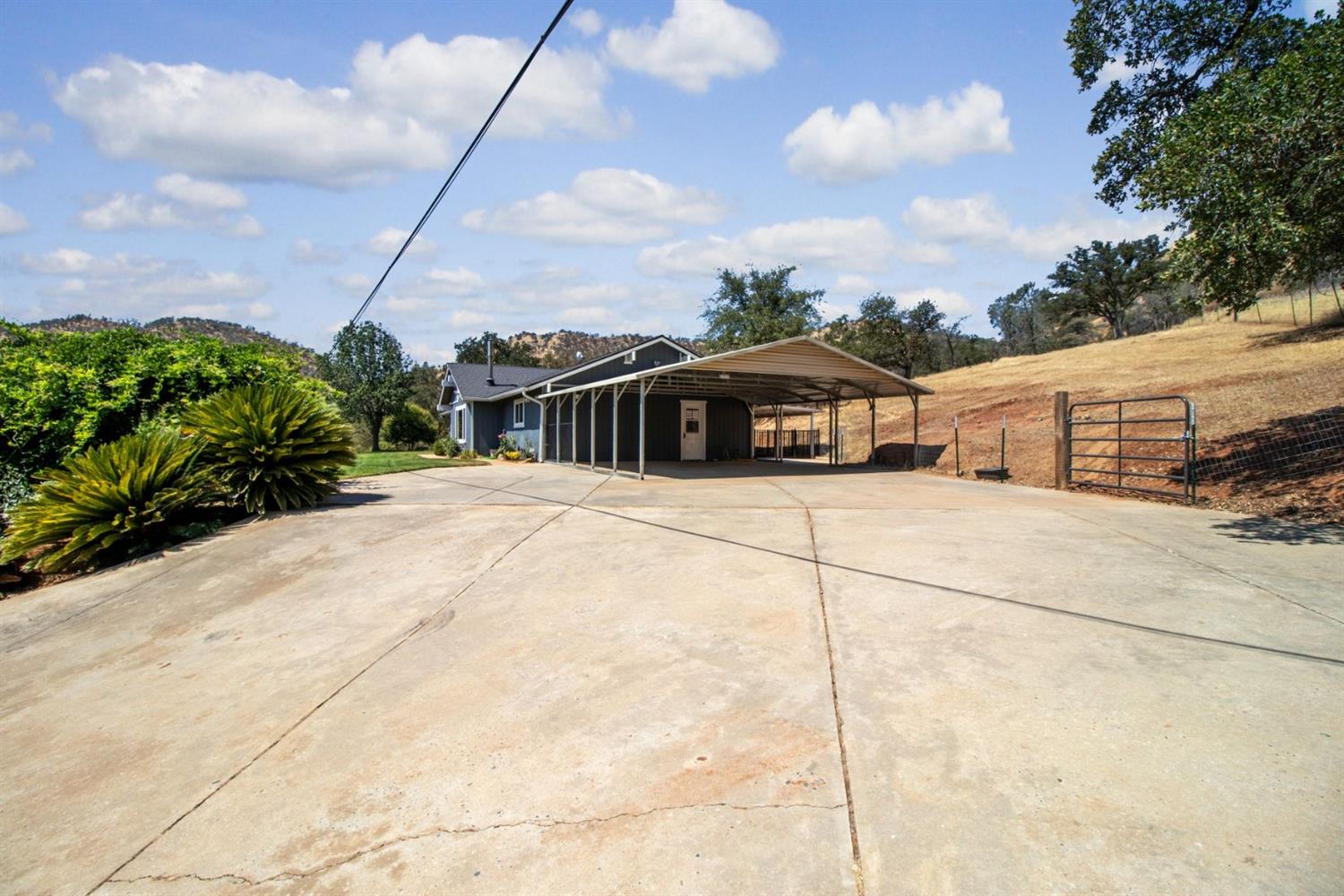 28658 Pittman Hill Road Clovis, CA 93619 - Photo 3 of 36