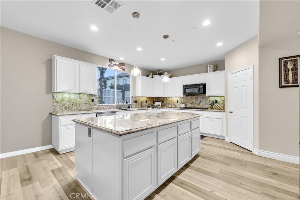 19446 Lurin Avenue Riverside, CA 92508 - Photo 16 of 59 Kitchen