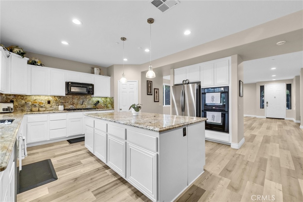 19446 Lurin Avenue Riverside, CA 92508 - Photo 17 of 59 Kichen
