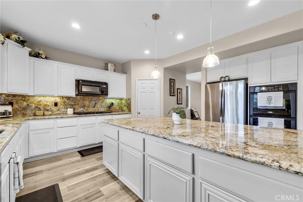 19446 Lurin Avenue Riverside, CA 92508 - Photo 20 of 59 Kitchen