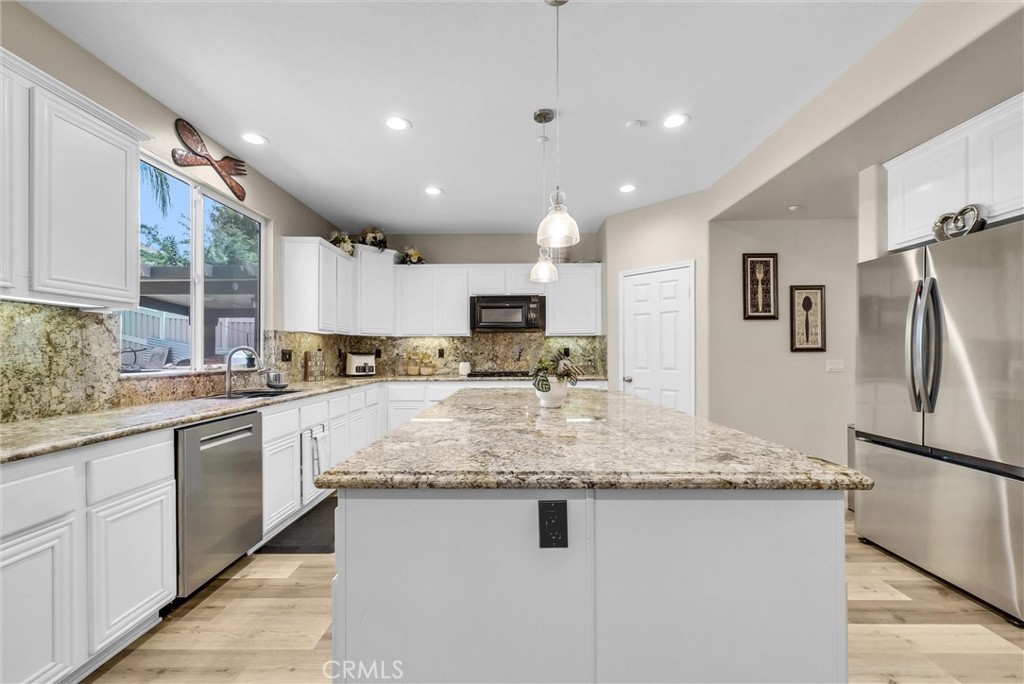 19446 Lurin Avenue Riverside, CA 92508 - Photo 21 of 59 Kitchen