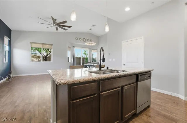 $2,550 | 692 Nathanial Court, Henderson, NV 89052