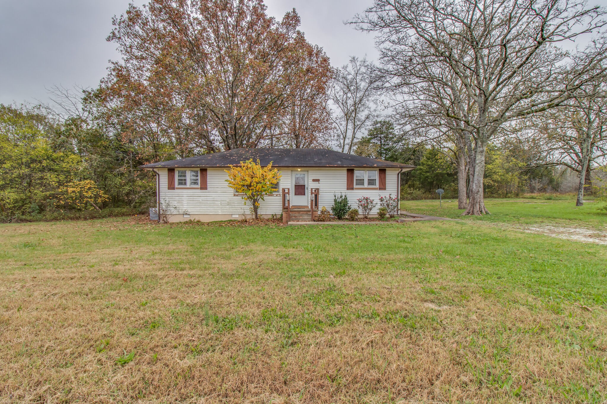 4942 Kedron Road Columbia, TN 38401 - Photo 1 of 17 a front view of house with yard and green space