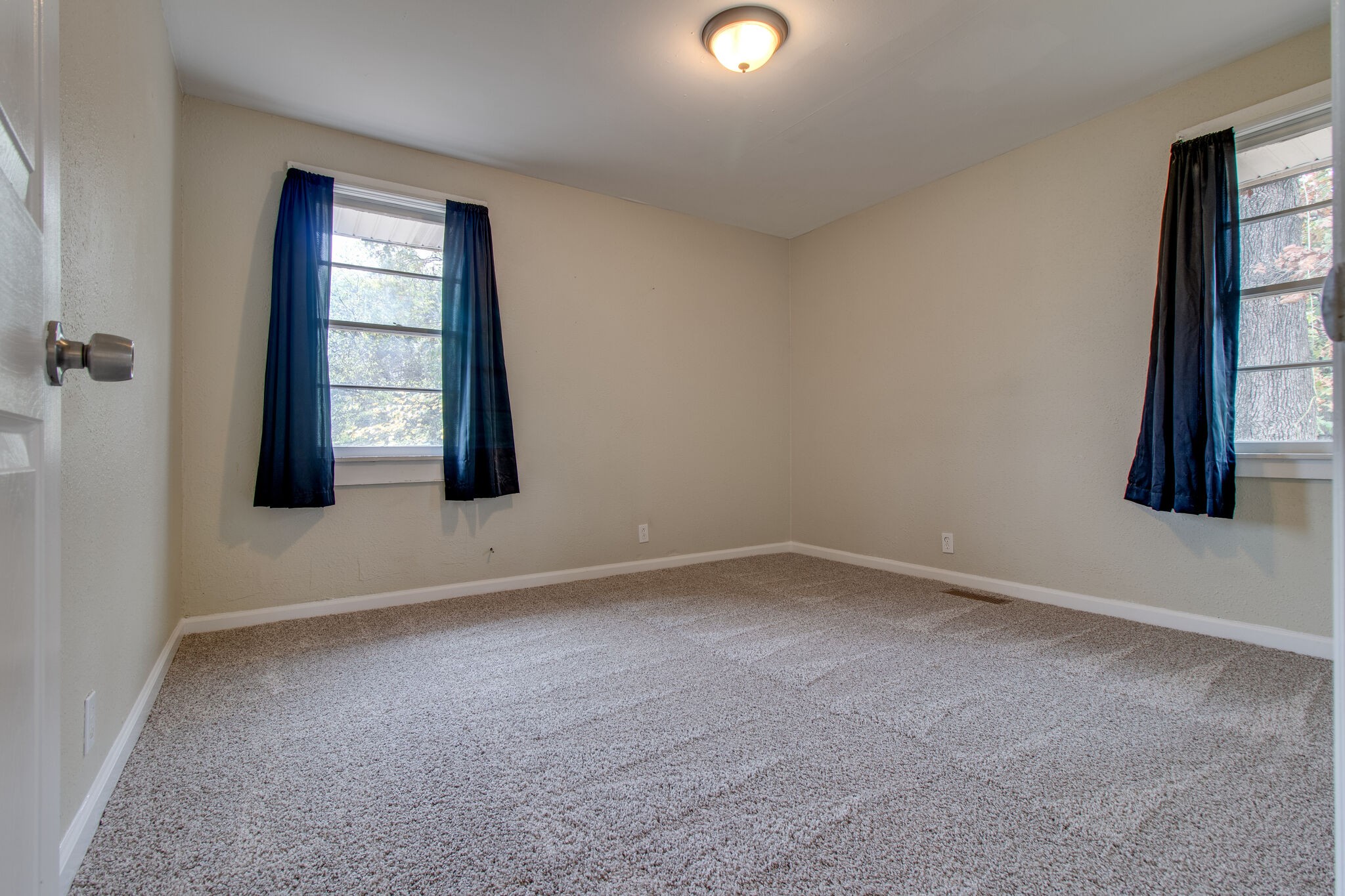 4942 Kedron Road Columbia, TN 38401 - Photo 13 of 17 an empty room with windows