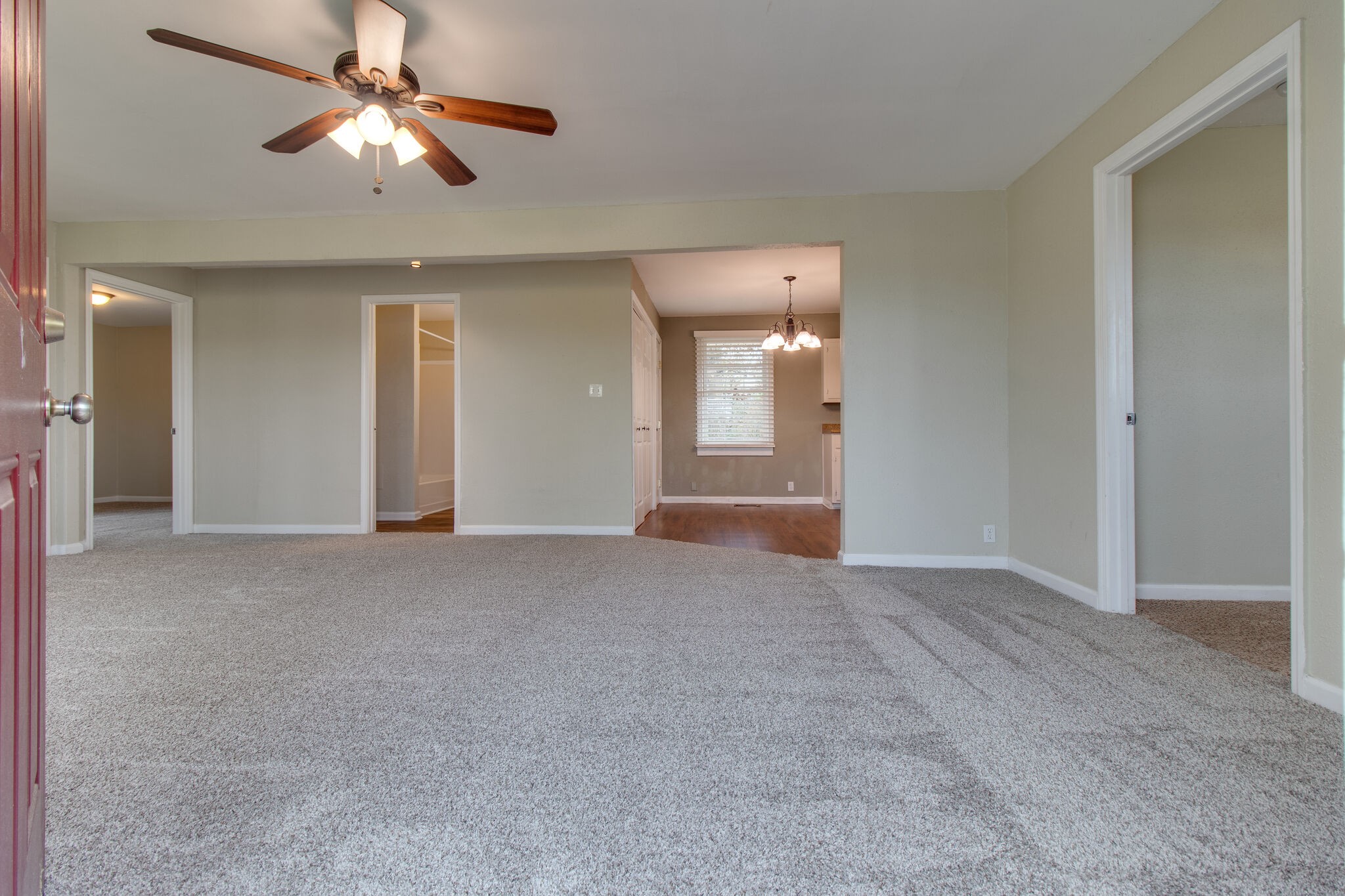 4942 Kedron Road Columbia, TN 38401 - Photo 4 of 17 a view of n empty room and chandelier fan