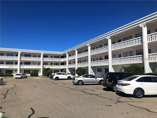 $1,795 | 2020 World Pkwy Boulevard, Unit 54, Clearwater, FL 33763