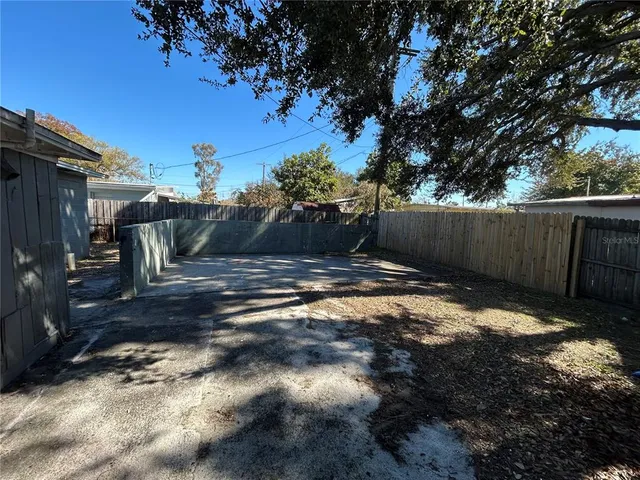 $2,000 | 1336 Warrington Way, Tampa, FL 33619