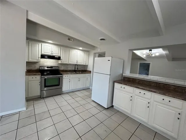 $2,000 | 1336 Warrington Way, Tampa, FL 33619