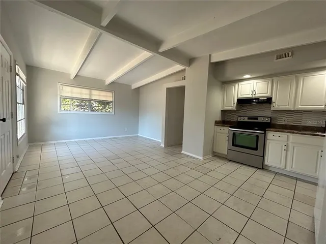 $2,000 | 1336 Warrington Way, Tampa, FL 33619