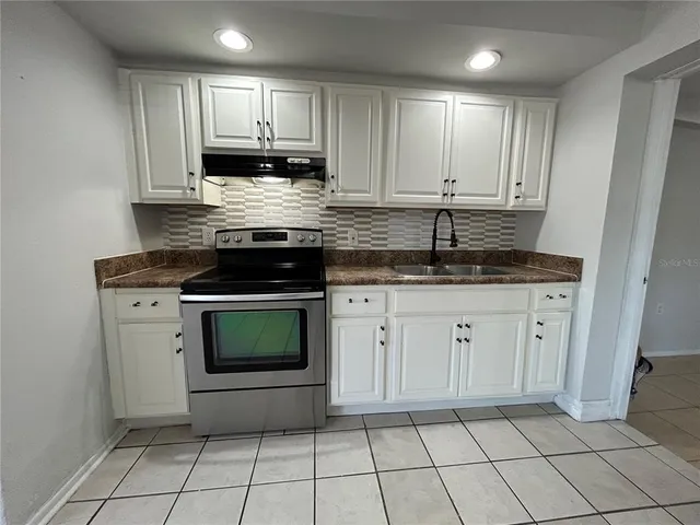 $2,000 | 1336 Warrington Way, Tampa, FL 33619