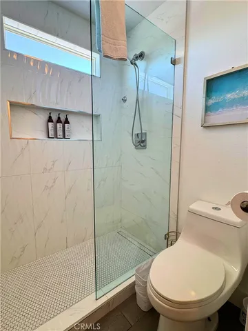 a bathroom with a toilet and a shower