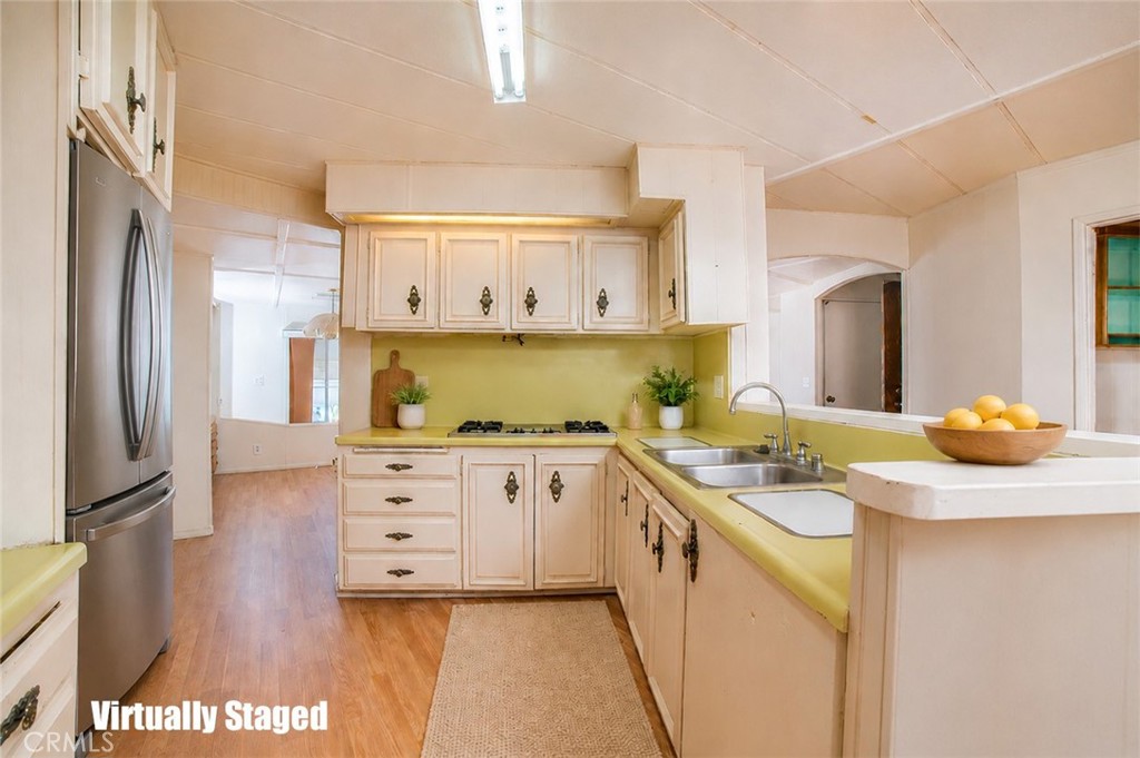 3883 Buchanan Street, Unit 67 Riverside, CA 92503 - Photo 6 of 21 Virtually staged - kitchen