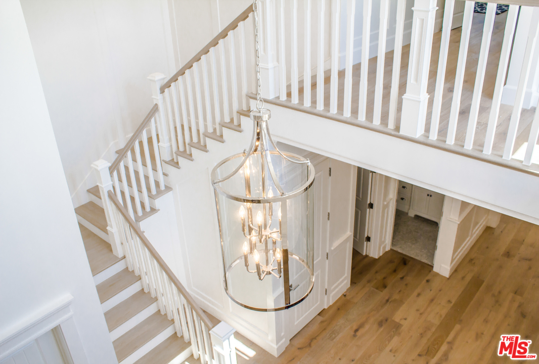 15714 Morrison Street Encino, CA 91436 - Photo 29 of 49 a view of entryway