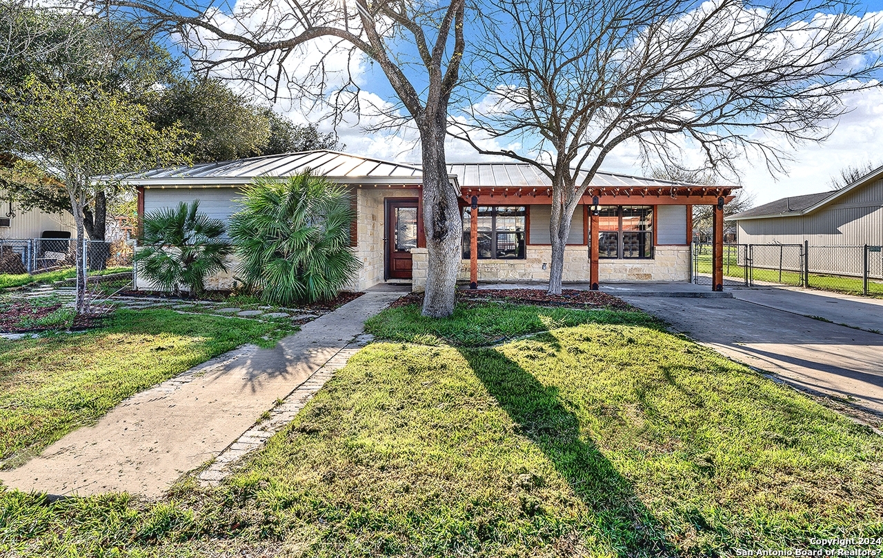 910 East Westmeyer St