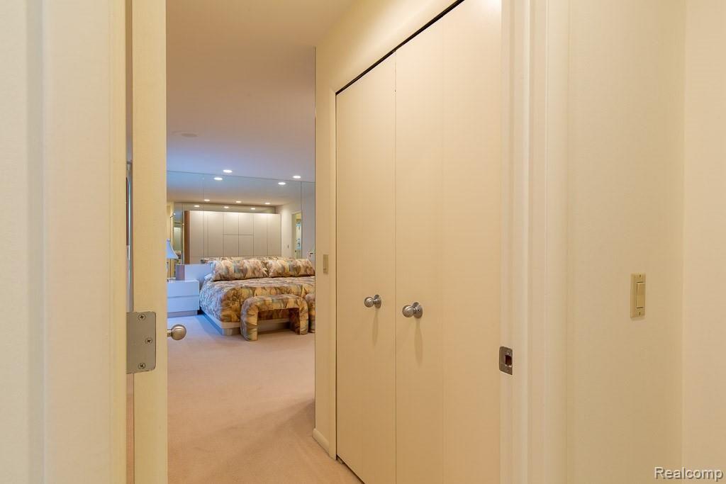5630 Ridgewood Road West Bloomfield, MI 48322 - Photo 21 of 64