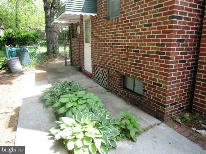 634 Murdock Road Baltimore, MD 21212 - Photo 18 of 23 a view of a pathway with a pathway
