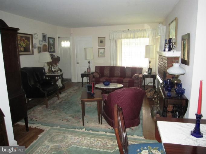 634 Murdock Road Baltimore, MD 21212 - Photo 4 of 23 a living room with furniture and a dining table