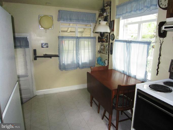 634 Murdock Road Baltimore, MD 21212 - Photo 8 of 23 a dining room with furniture and window