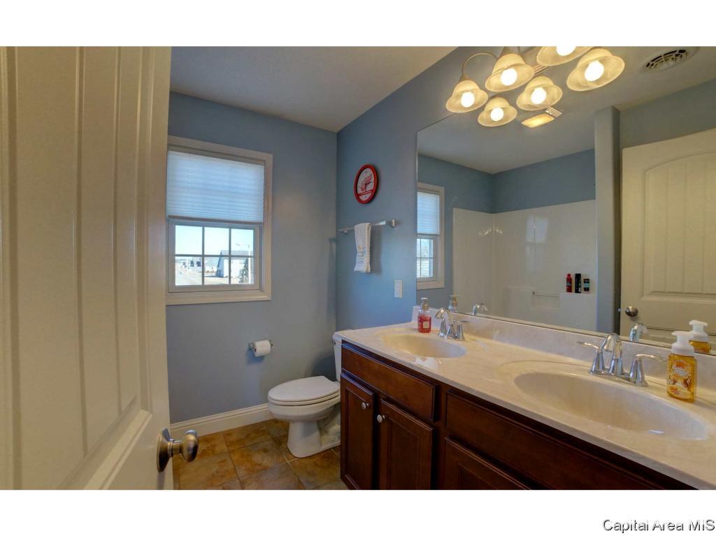 900 Deerfield Road Chatham, IL 62629 - Photo 16 of 18 Gallery Image 16