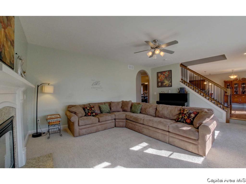 900 Deerfield Road Chatham, IL 62629 - Photo 3 of 18 Gallery Image 3