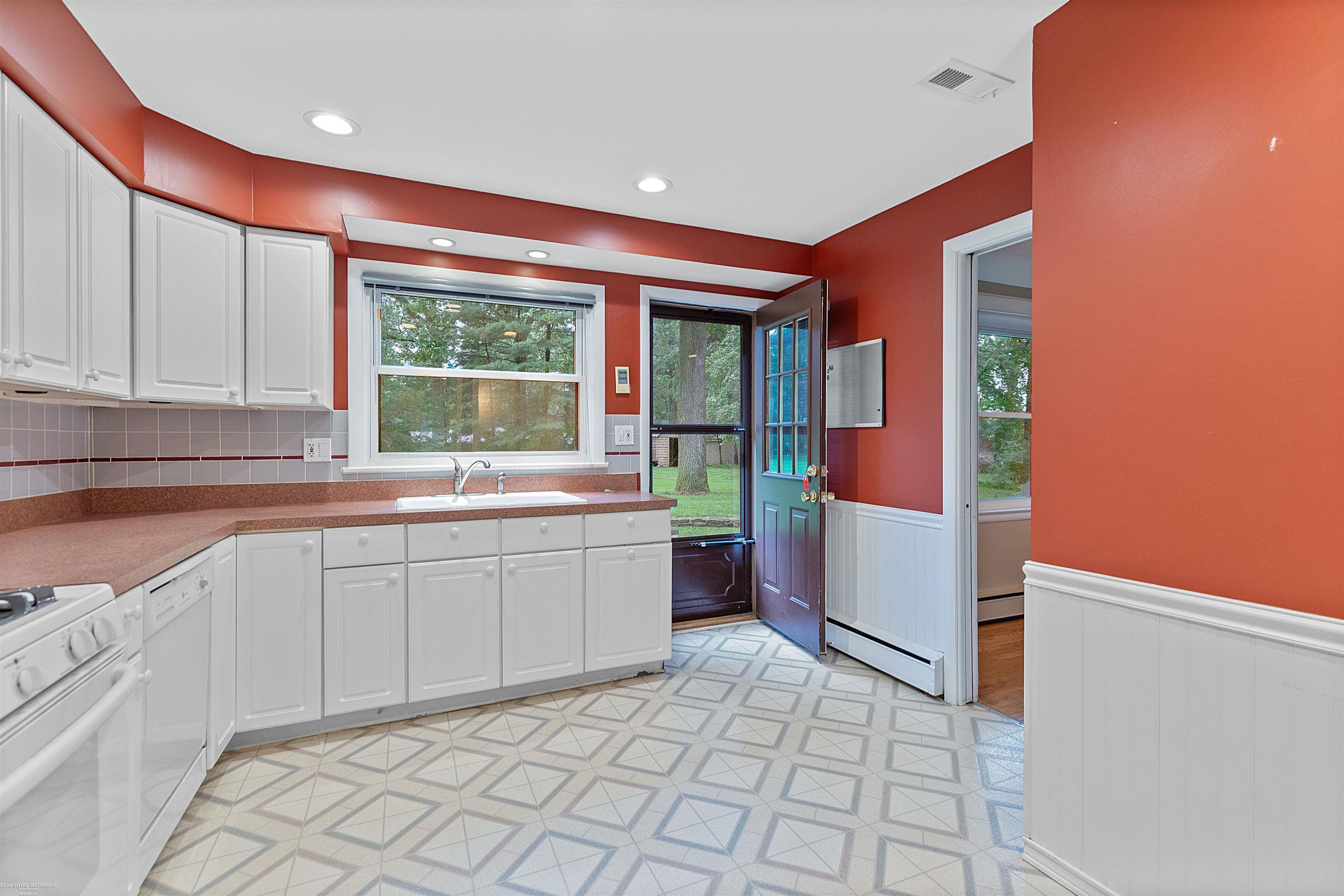 240 Montmorency Road Rochester Hills, MI 48307 - Photo 15 of 40