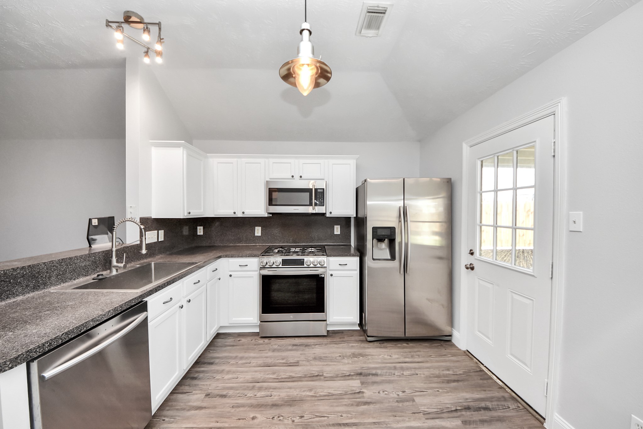 3223 Red Cedar Drive Baytown, TX 77521 - Photo 8 of 37