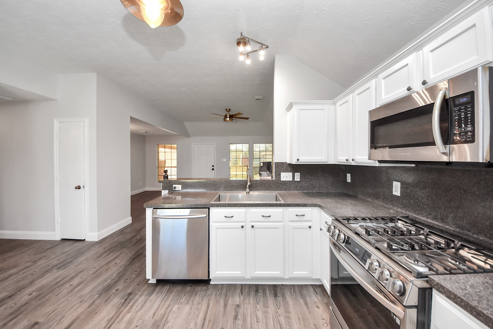 3223 Red Cedar Drive Baytown, TX 77521 - Photo 10 of 37